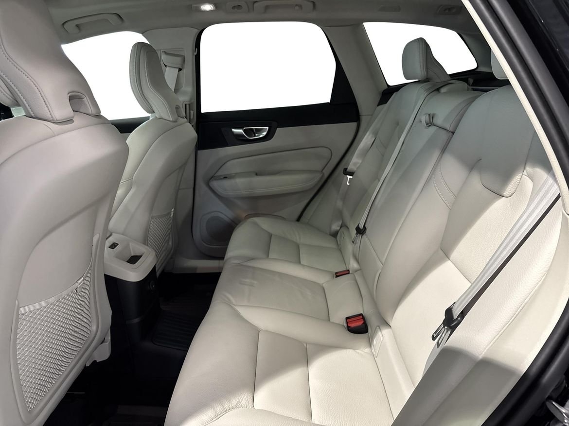 Volvo XC60 T6 Plus Dark Edition 2025, photo 7/10