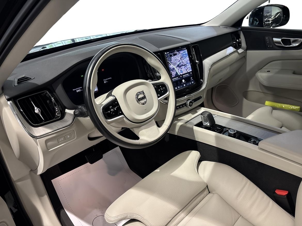 Volvo XC60 T6 Plus Dark Edition 2025, photo 6/10