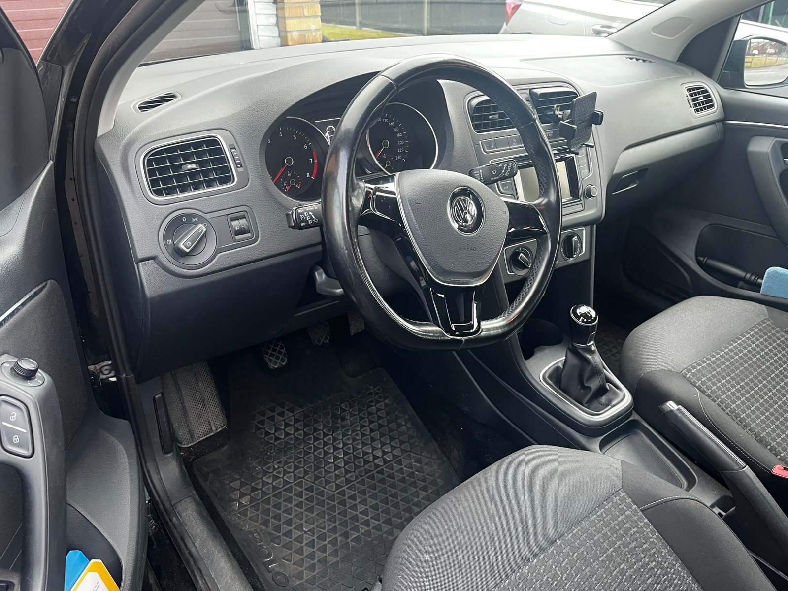 Volkswagen Polo 2017, photo 2/3