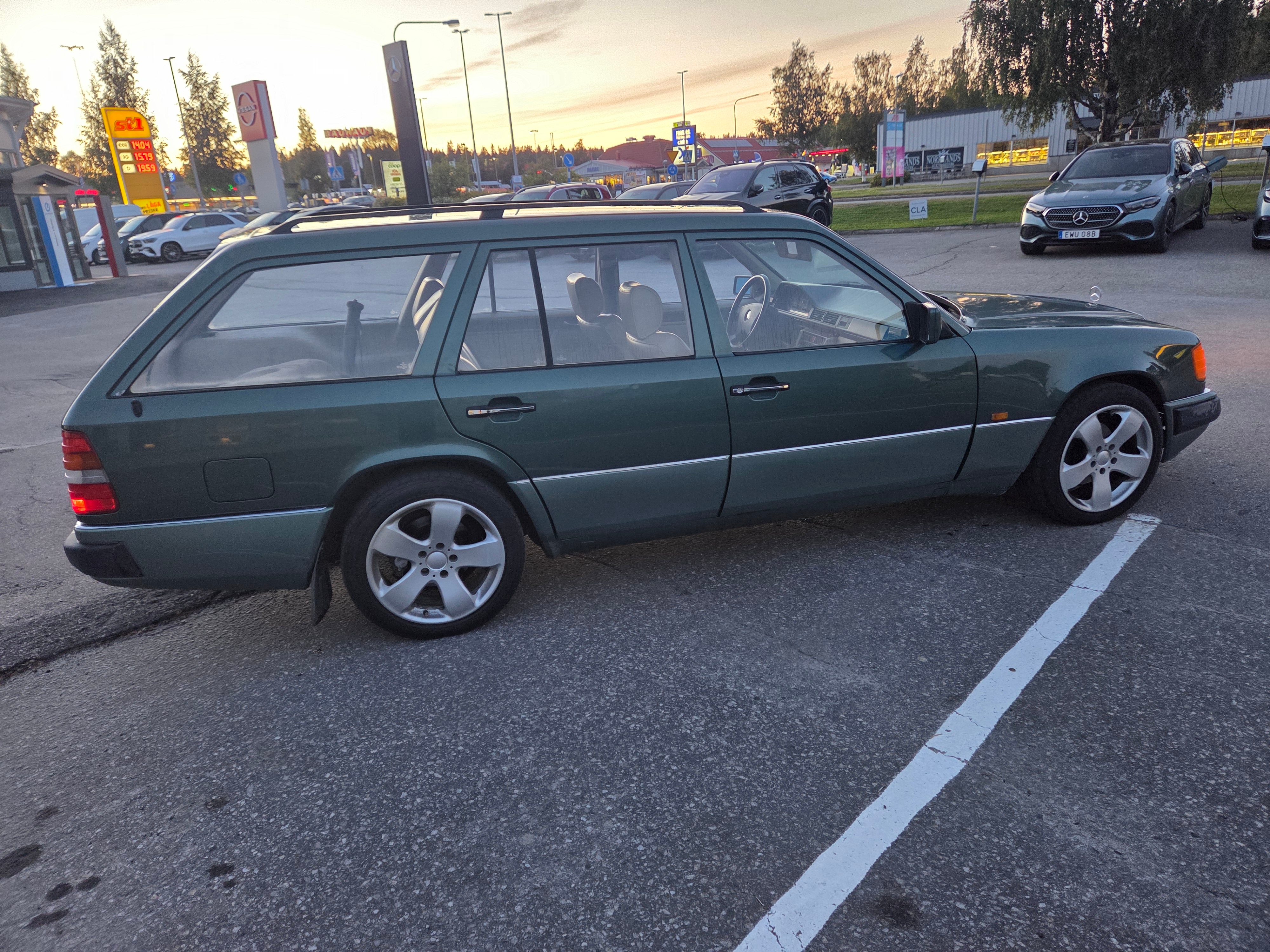 Mercedes-Benz 300 TD 4G-Tronic 1992, photo 3/5
