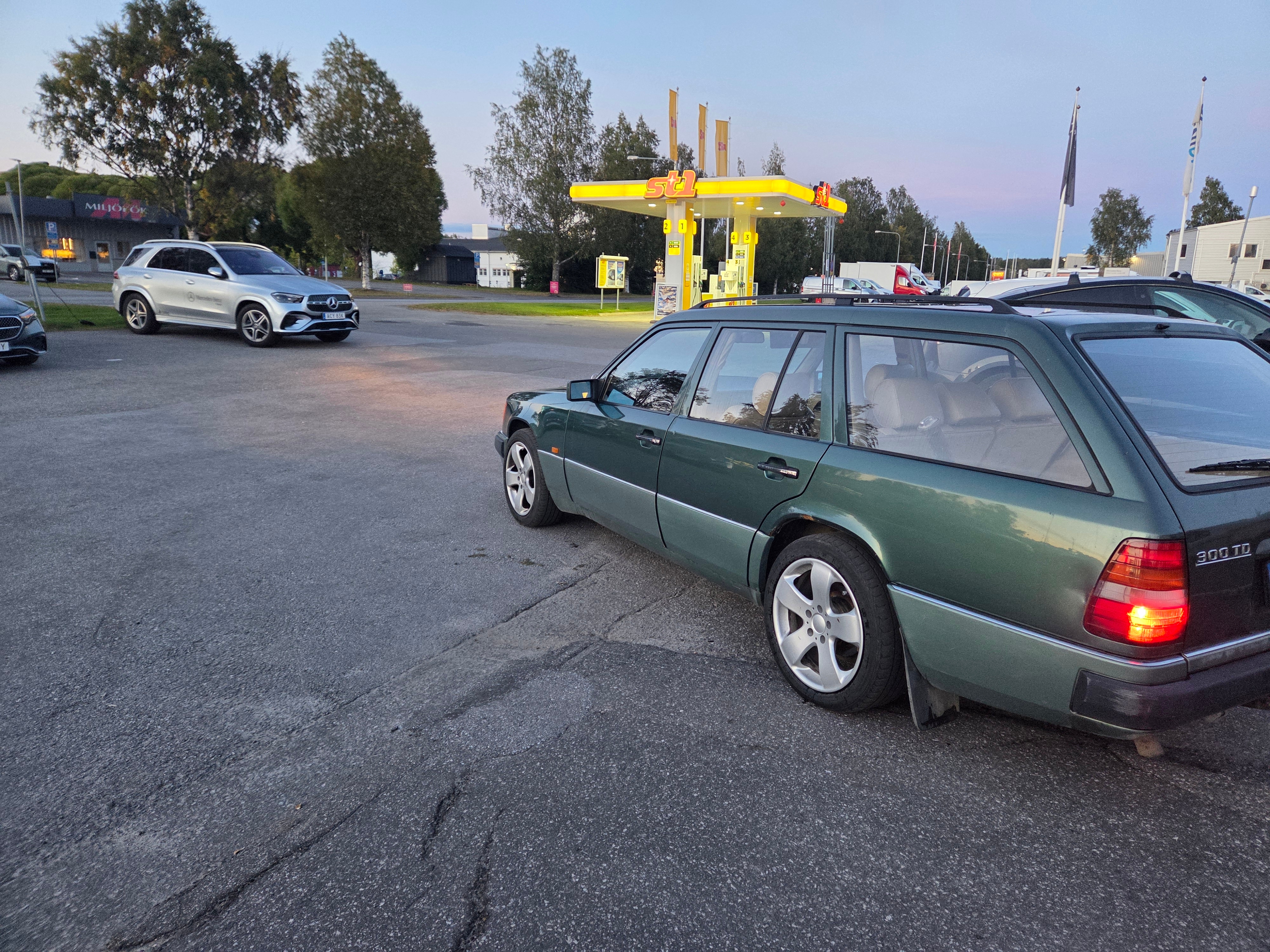 Mercedes-Benz 300 TD 4G-Tronic 1992, photo 2/5