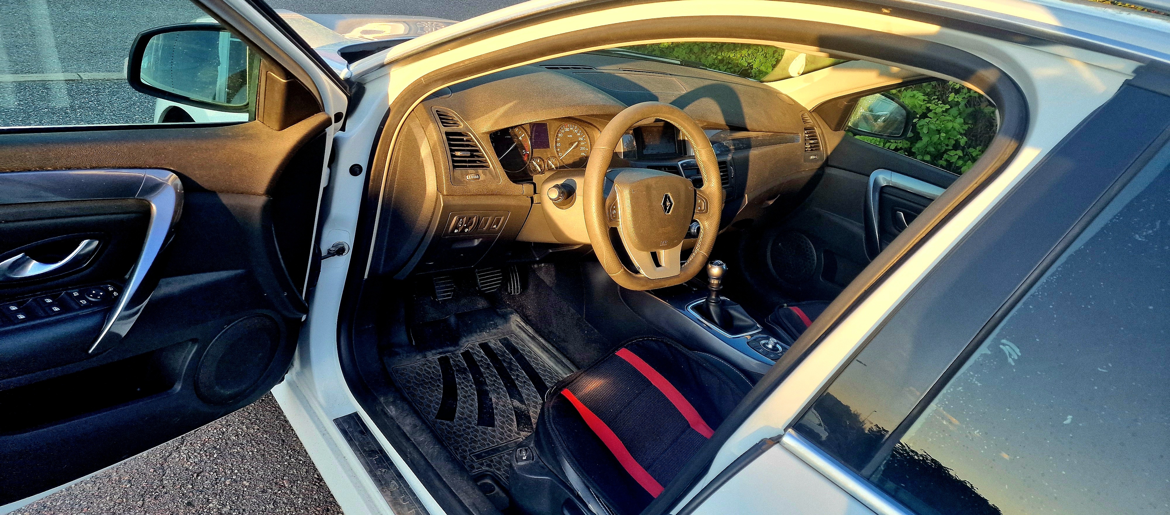 Renault Laguna 2010, bild 4/5
