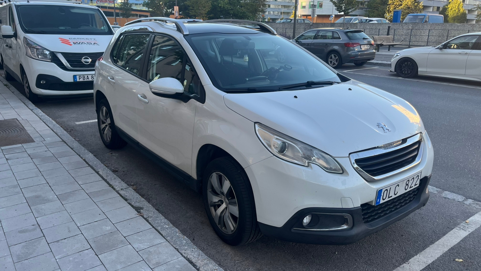 Peugeot 2008 1.2 VTi Manuell 2013, bild 4/8