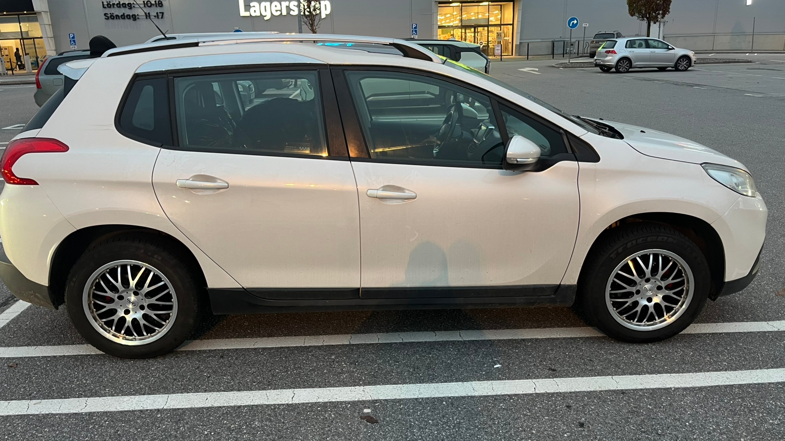 Peugeot 2008 1.2 VTi Manuell 2013, bild 2/8
