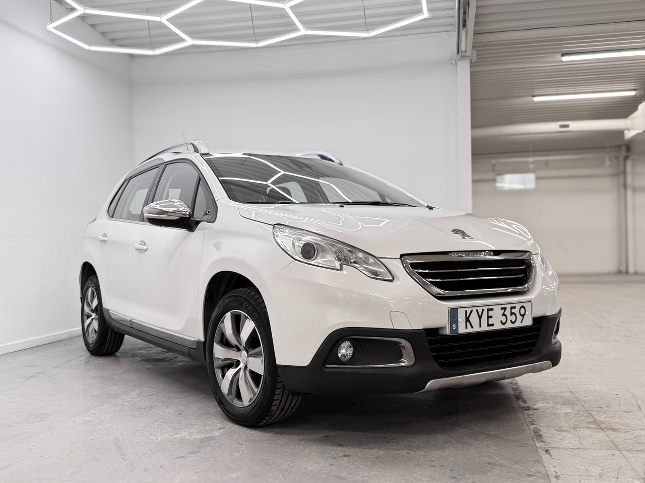 Peugeot 2008 1.2 VTi 2015, bild 4/10