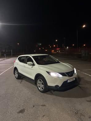 Nissan Qashqai 1.2 DIG-T Manuell 2014, bild 2/7