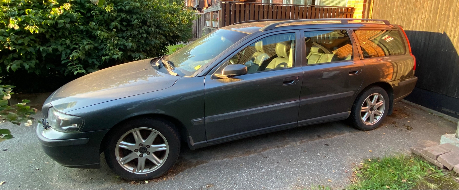 Volvo V70 2.5T Automatisk 2004, bild 2/5