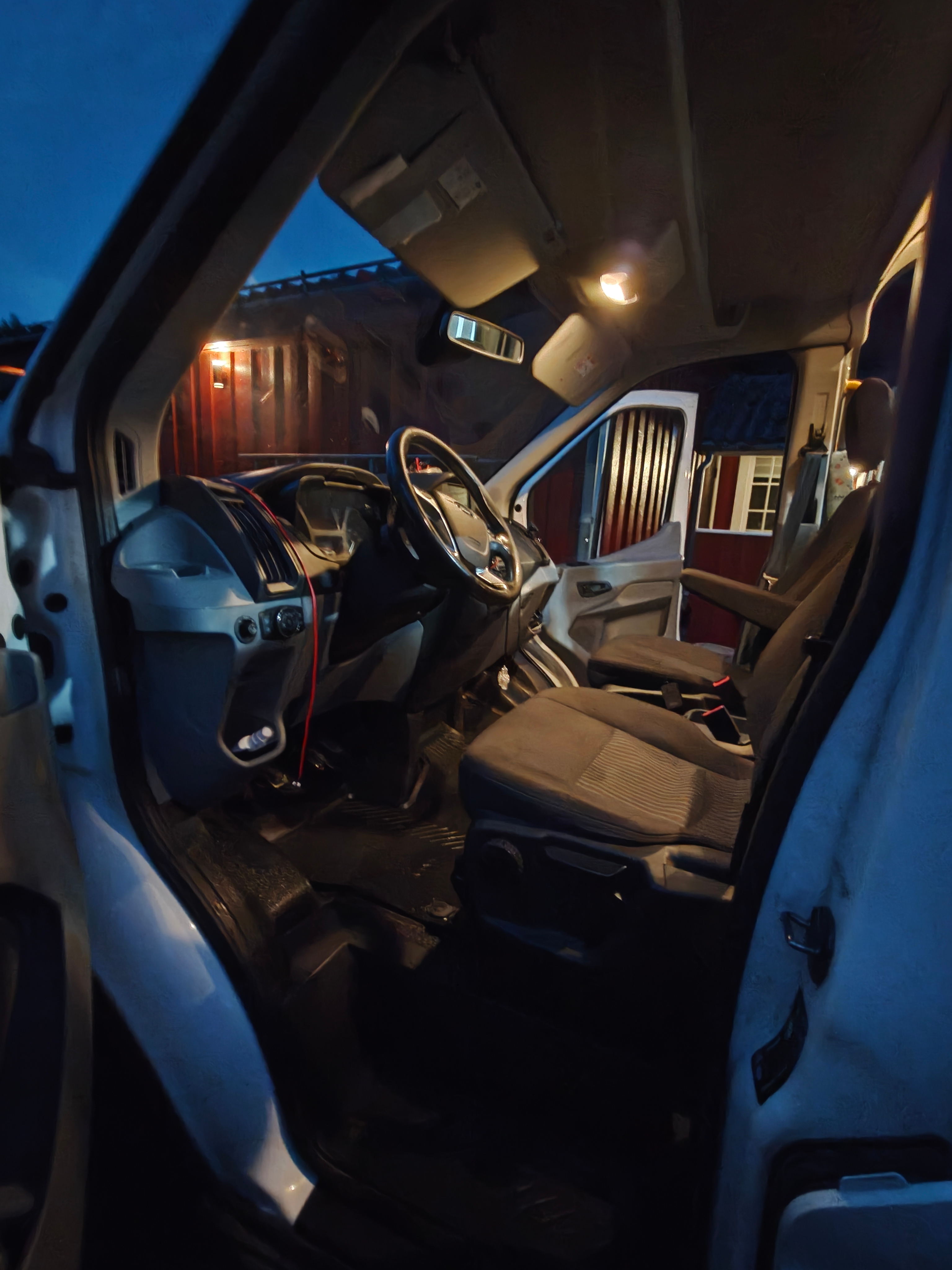 Ford Transit 350 2.0 TDCi AWD Manuell 2017, bild 5/6