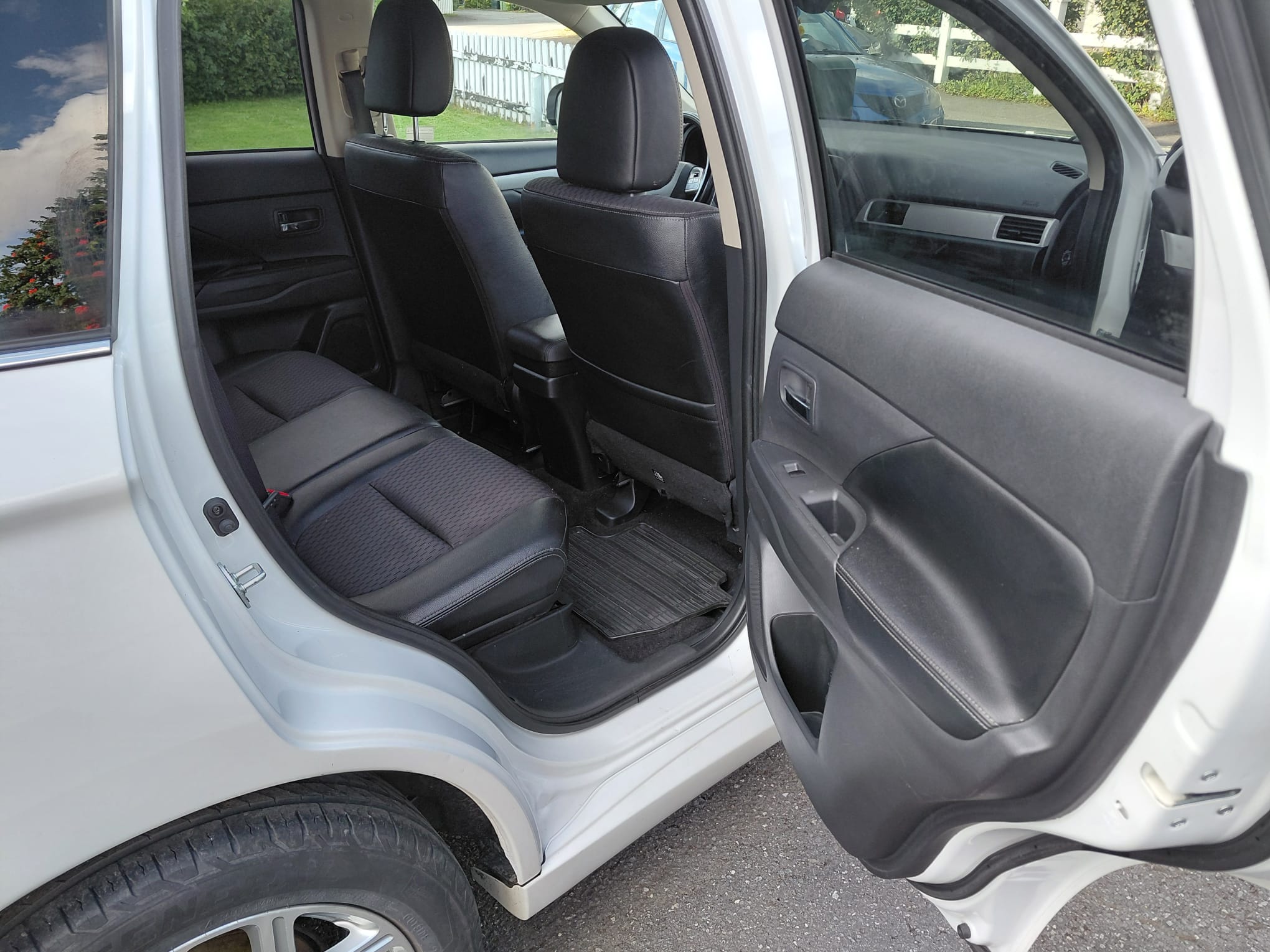 Mitsubishi Outlander PHEV CVT 2014, bild 6/10