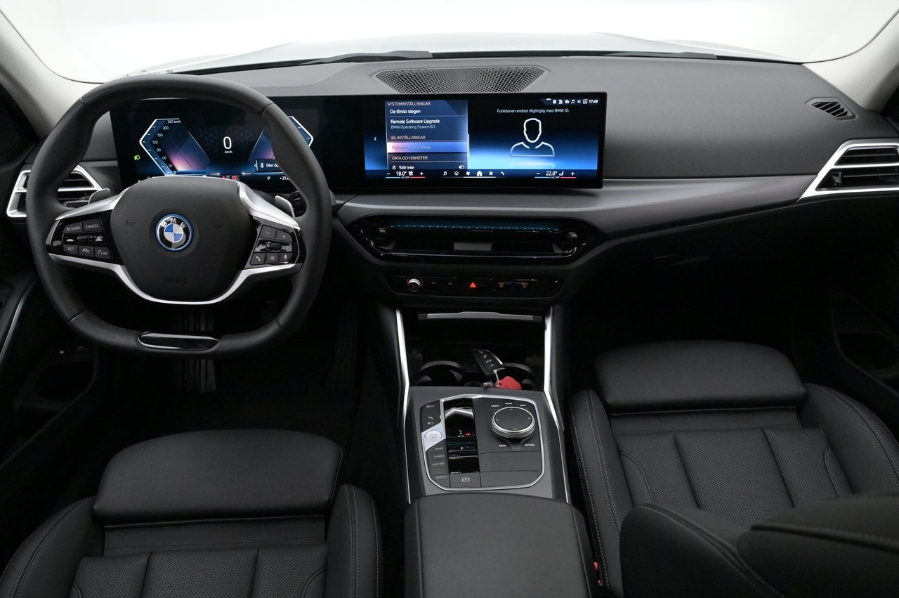 BMW 330 e Touring Drag 2025, kuva 6/10