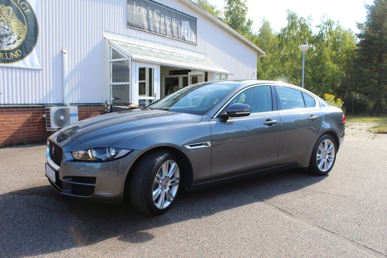 Jaguar XE 2016, photo 3/10