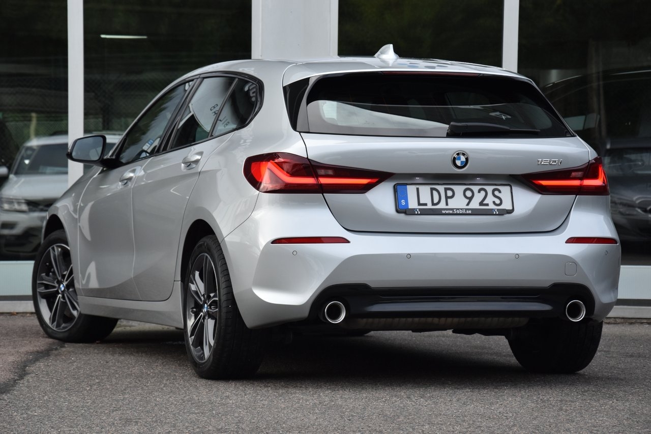 BMW 120 2022, photo 5/10