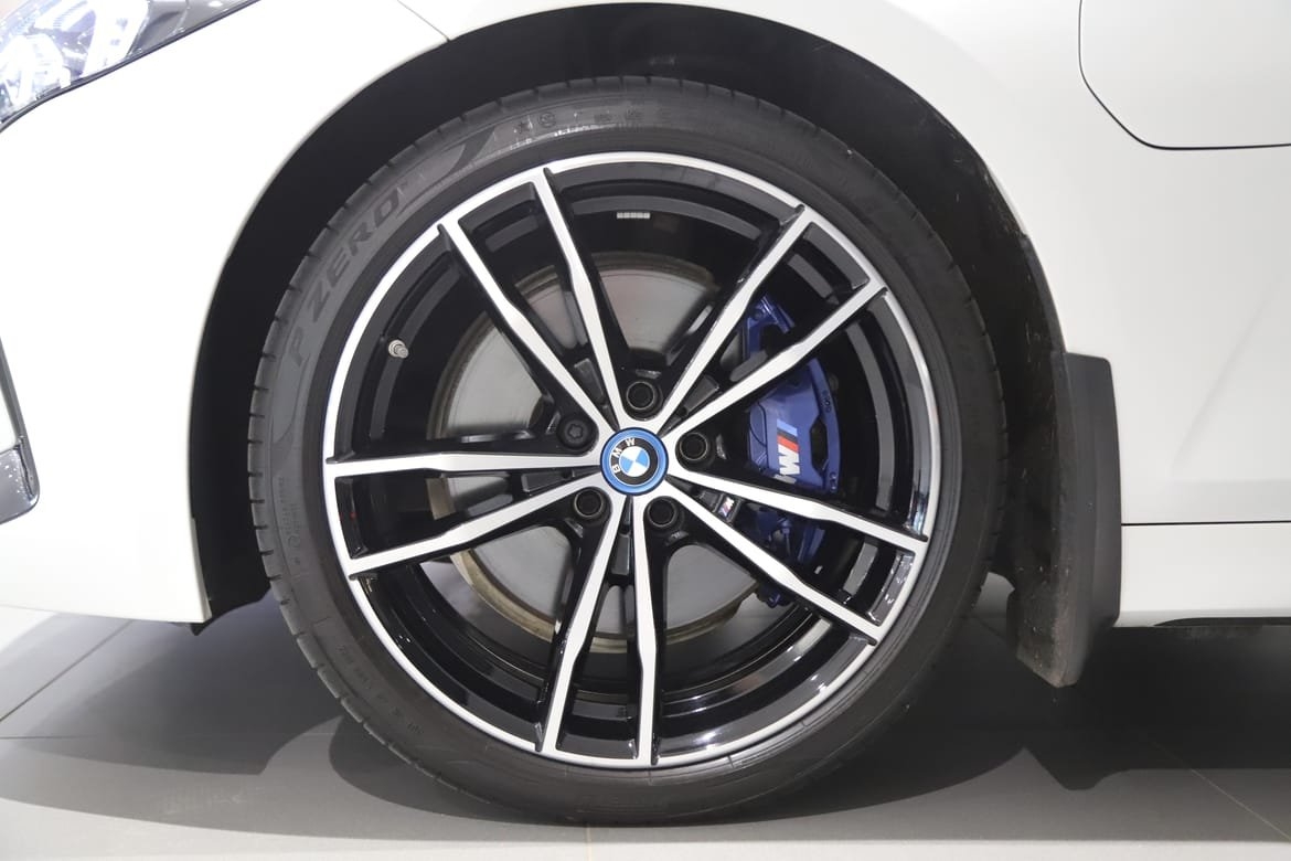 BMW 330 e 2023, bild 6/10