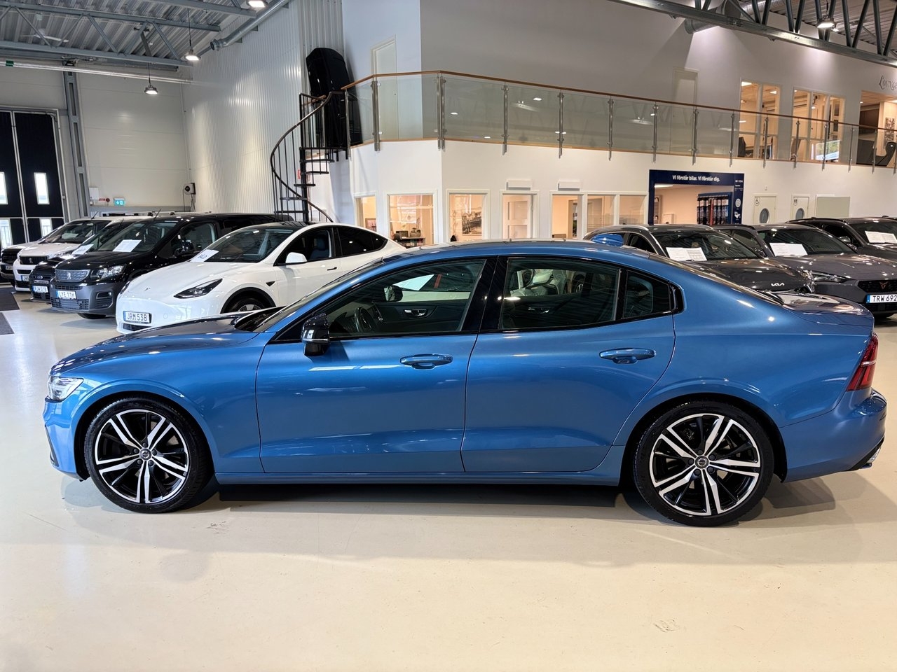 Volvo S60 T5 R-Design 250hk Automat 2020, kuva 2/10