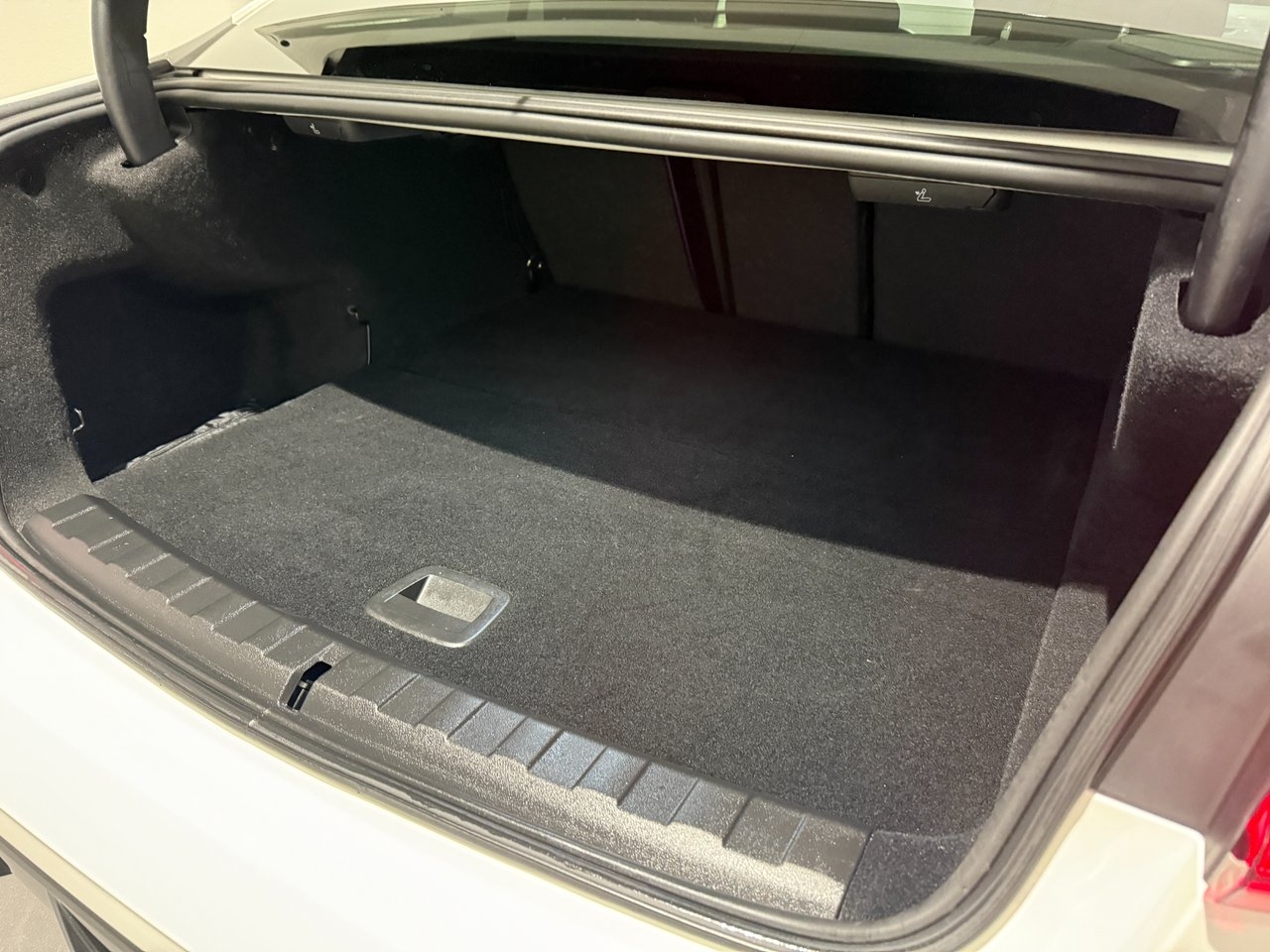 BMW 330 2025, bild 6/10