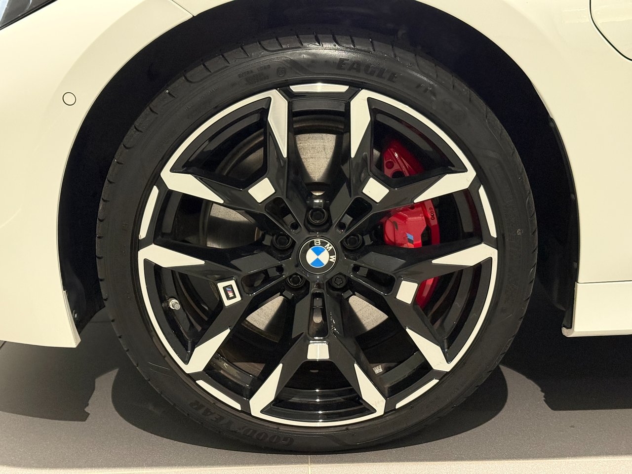 BMW 330 2025, bild 5/10