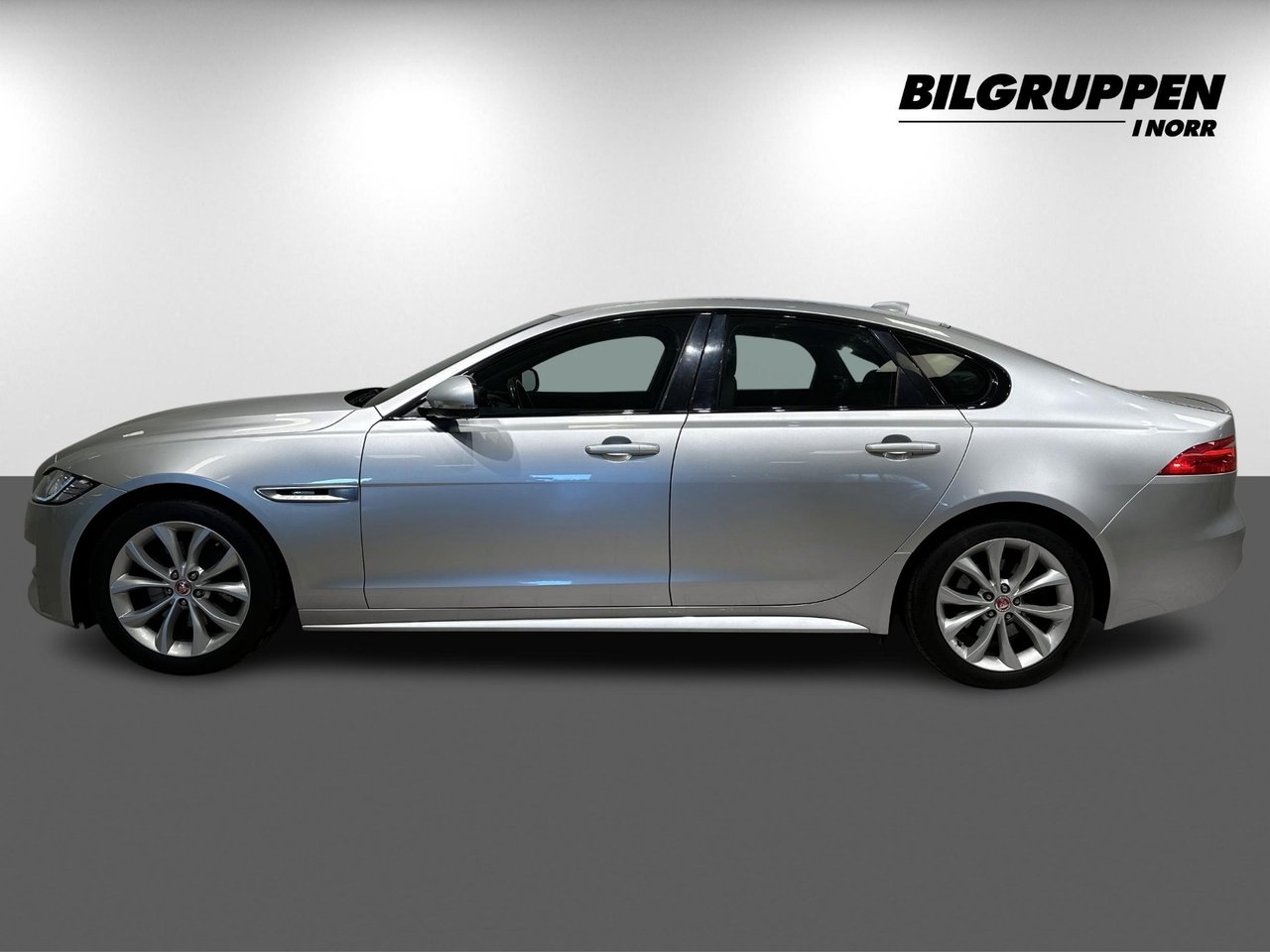 Jaguar XF 20d AWD R-Sport (V-hjul) 2017, bild 4/10