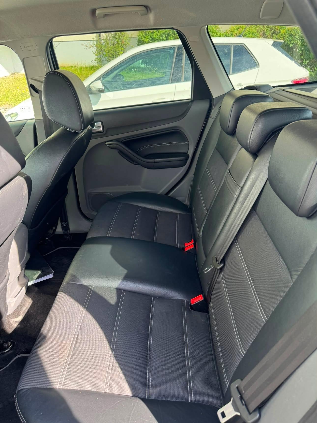 Ford Focus Kombi 1.6 TDCi Manuell 2011, bild 4/6