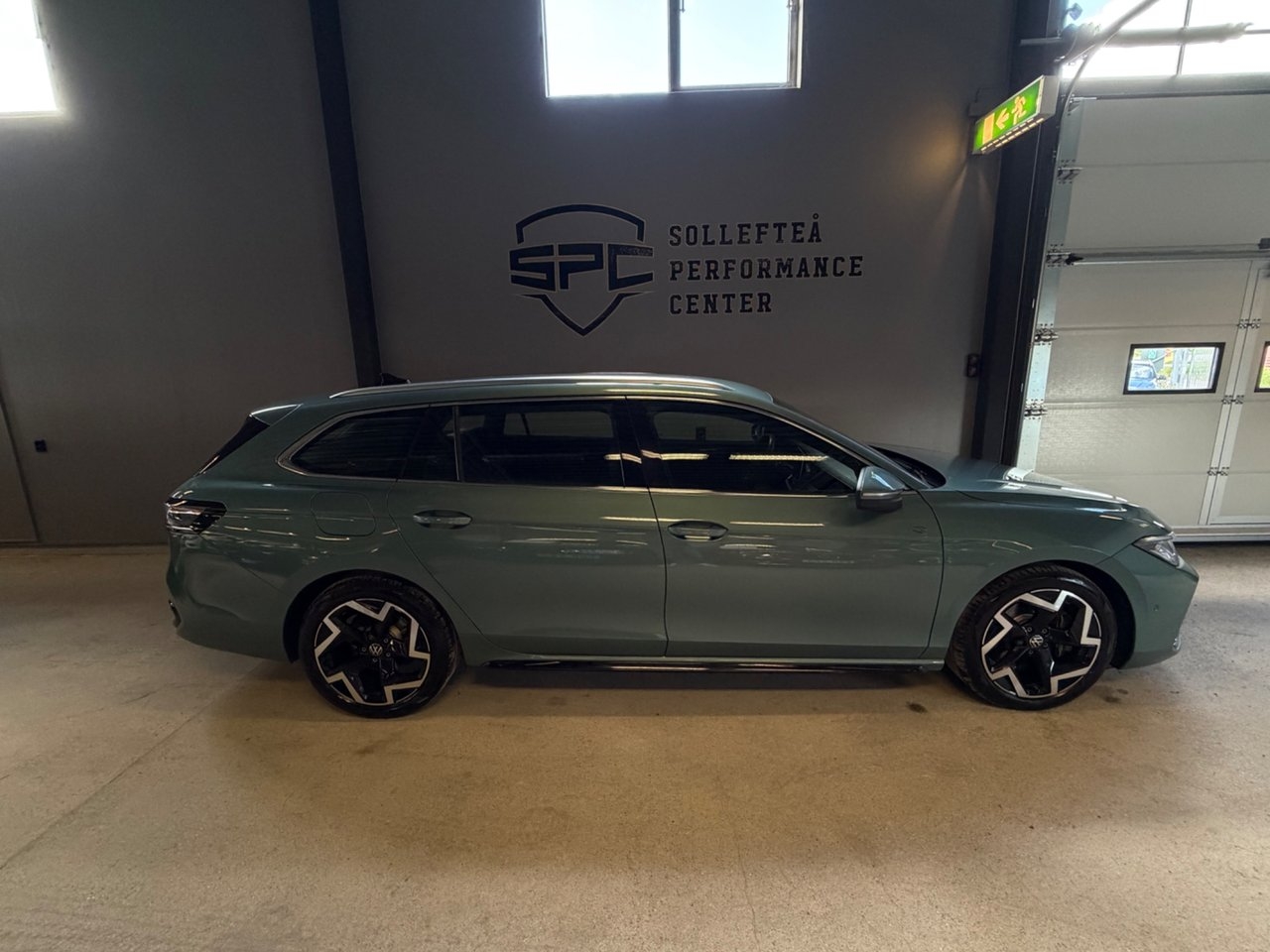 Volkswagen Passat 2024, bild 2/10