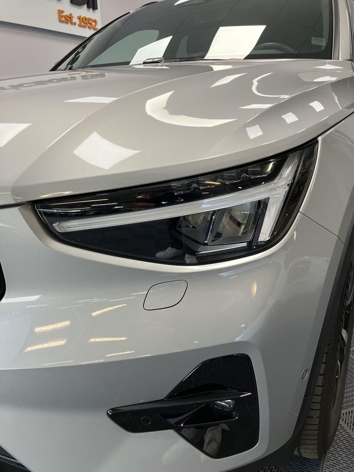 Volvo XC40 B3 FWD Bensin Plus Dark 2025, photo 4/10
