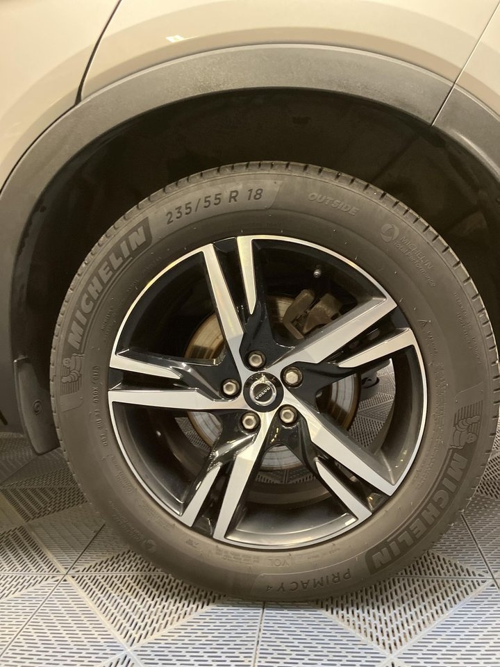 Volvo XC40 B3 FWD Bensin Plus Dark 2025, photo 5/10