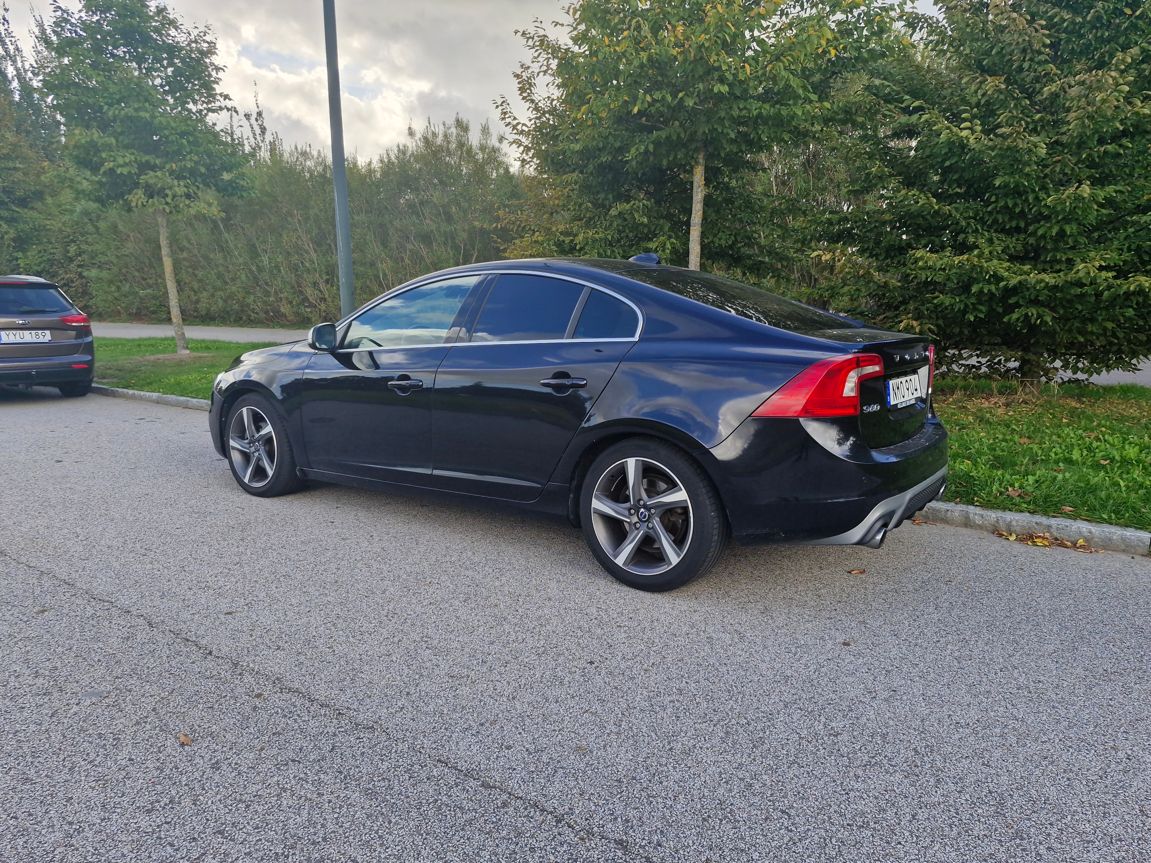 Volvo S60 D4 Geartronic, R-Design 2014, kuva 3/8