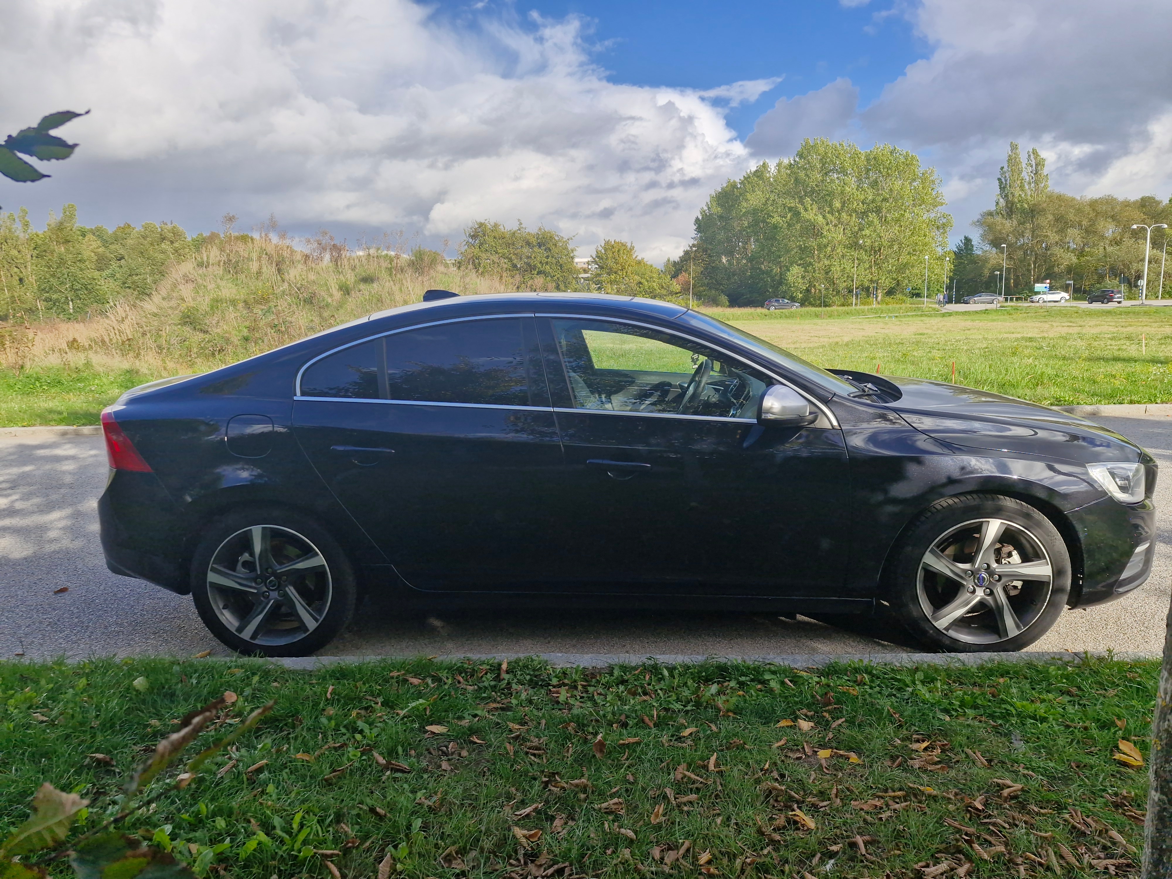 Volvo S60 D4 Geartronic, R-Design 2014, kuva 8/8