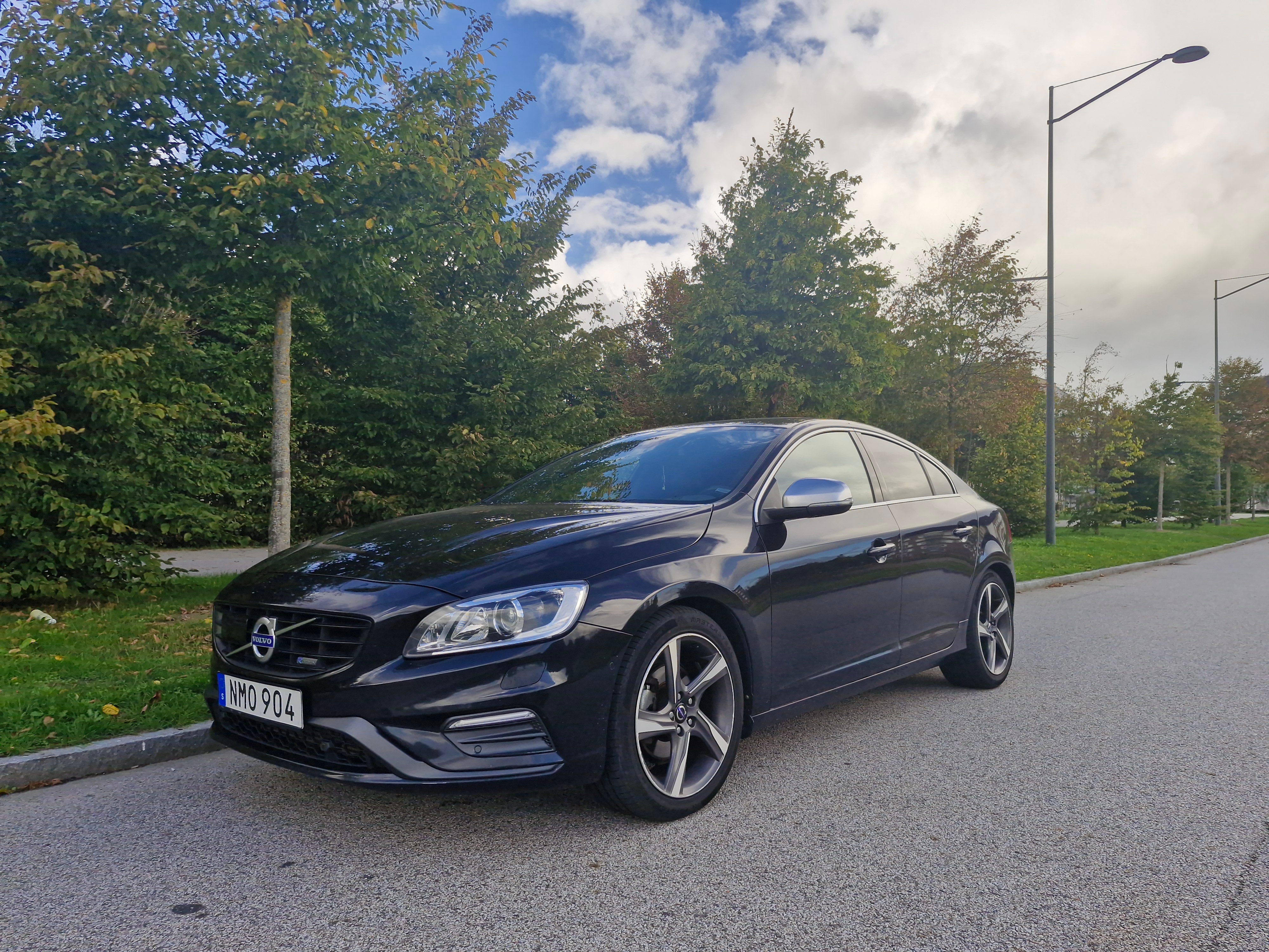 Volvo S60 D4 Geartronic, R-Design 2014, kuva 2/8