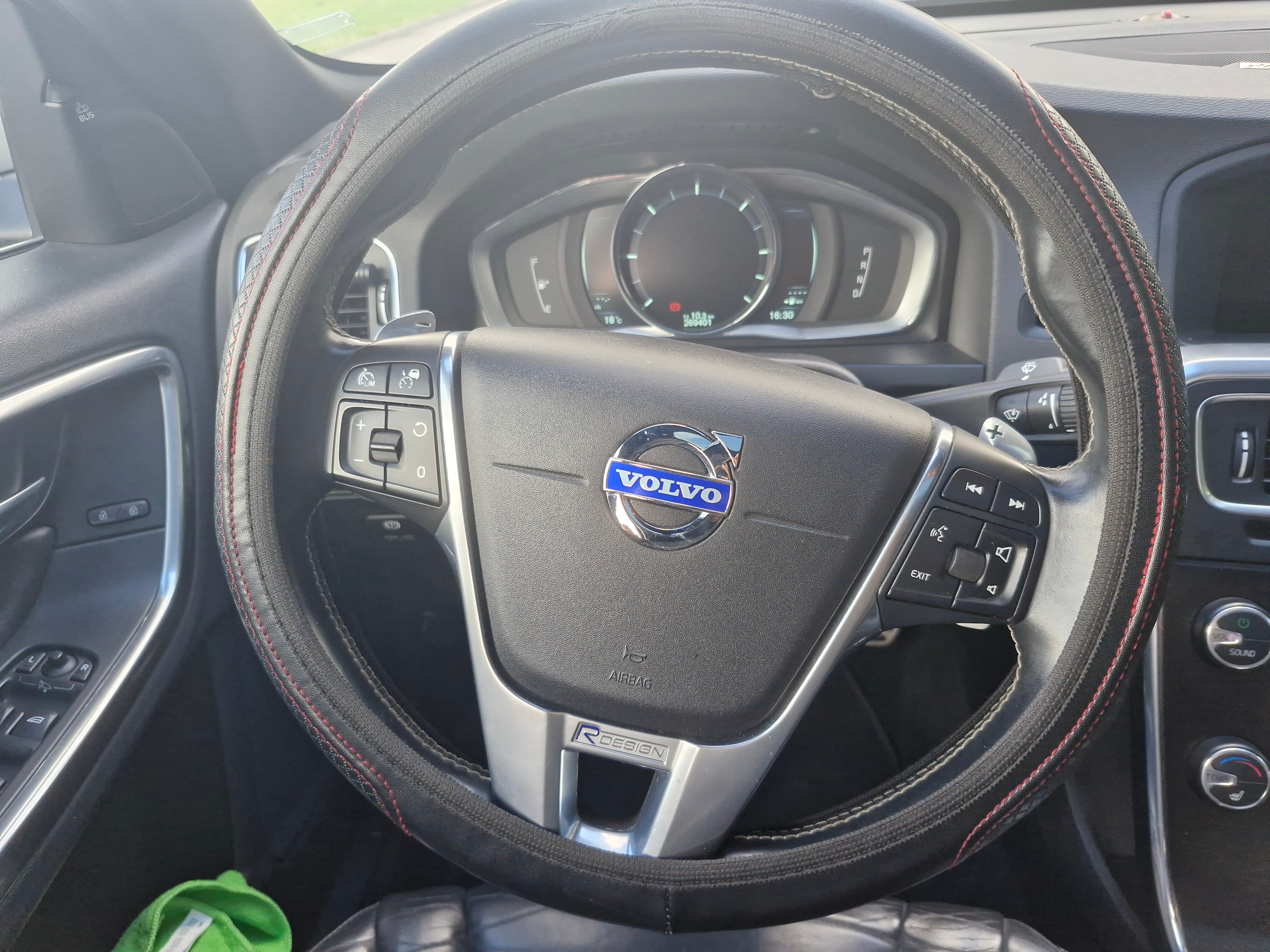 Volvo S60 D4 Geartronic, R-Design 2014, kuva 6/8