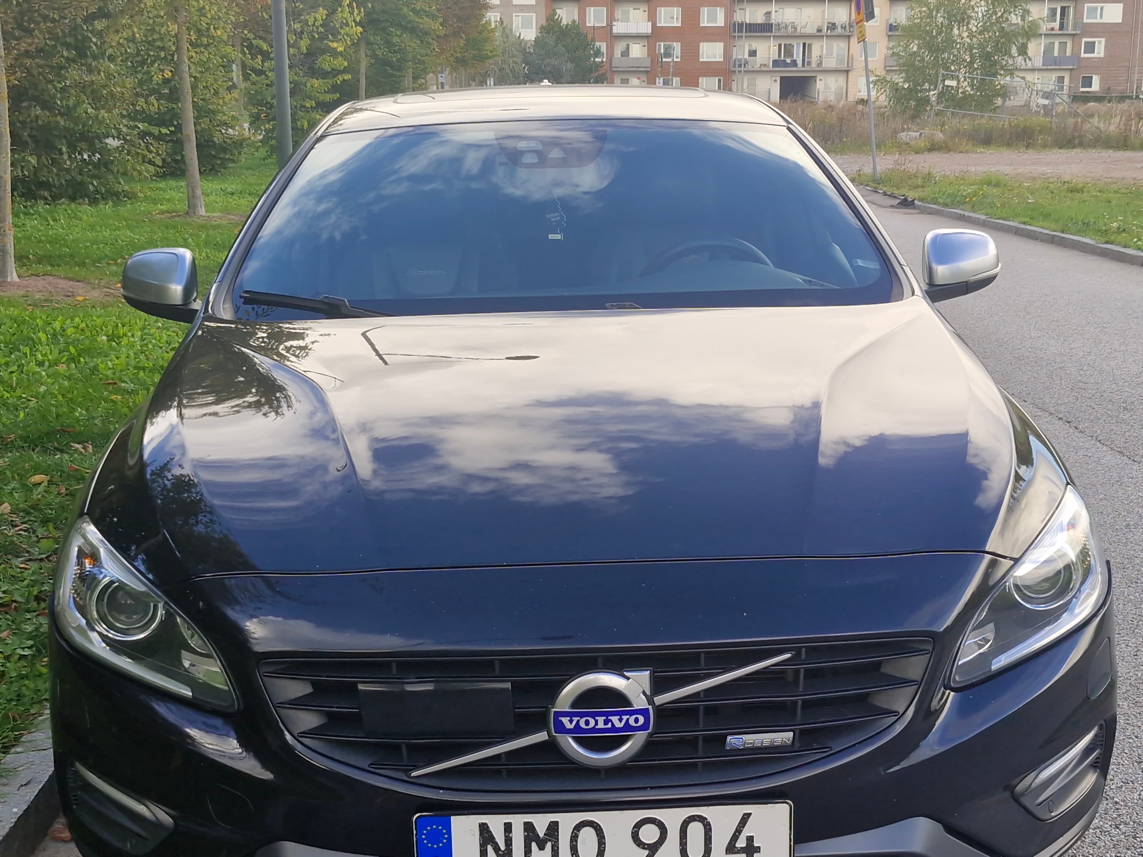 Volvo S60 D4 Geartronic, R-Design 2014, kuva 4/8