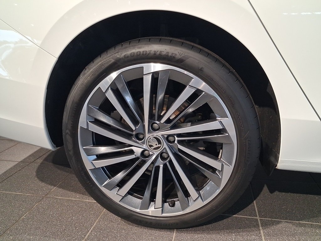 Skoda Superb 2024, bild 6/10