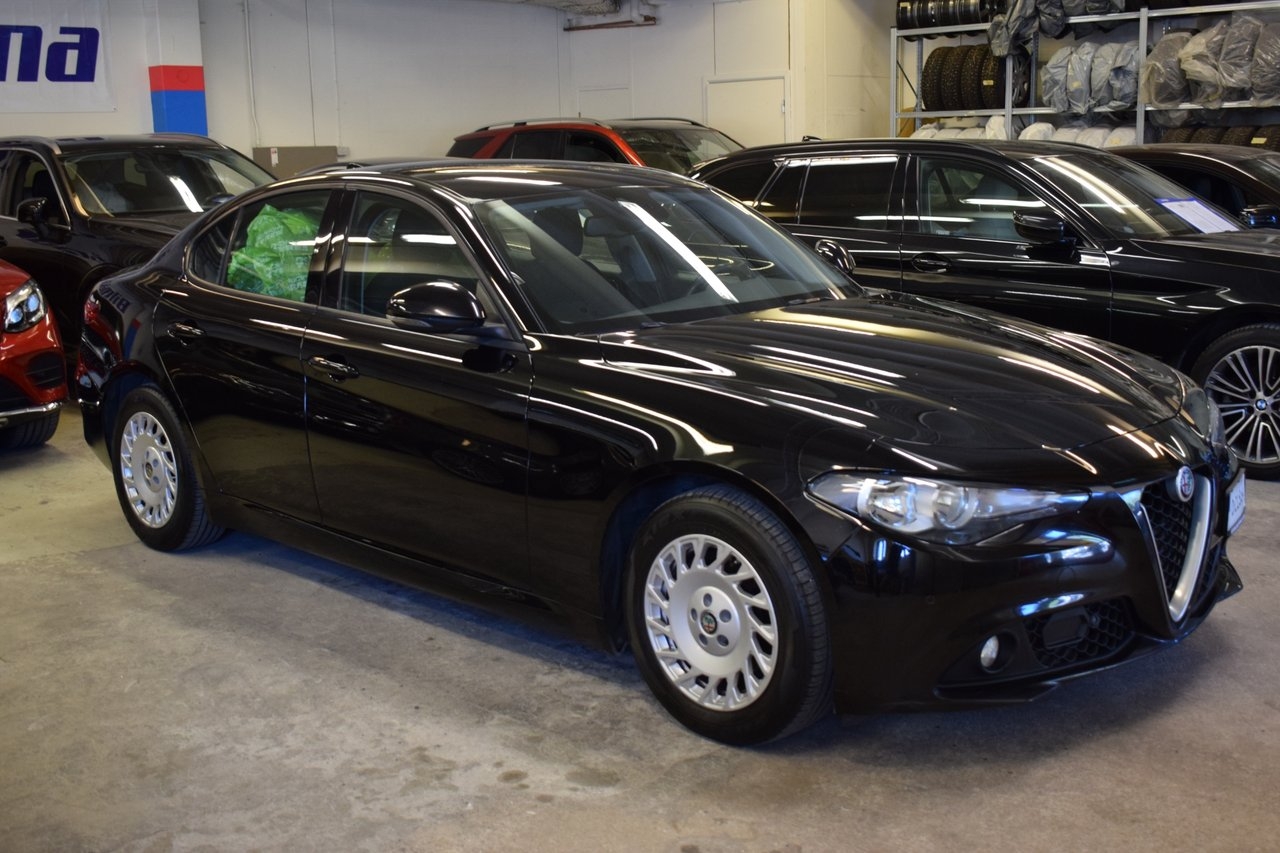 Alfa Romeo Giulia 2017, bild 2/10