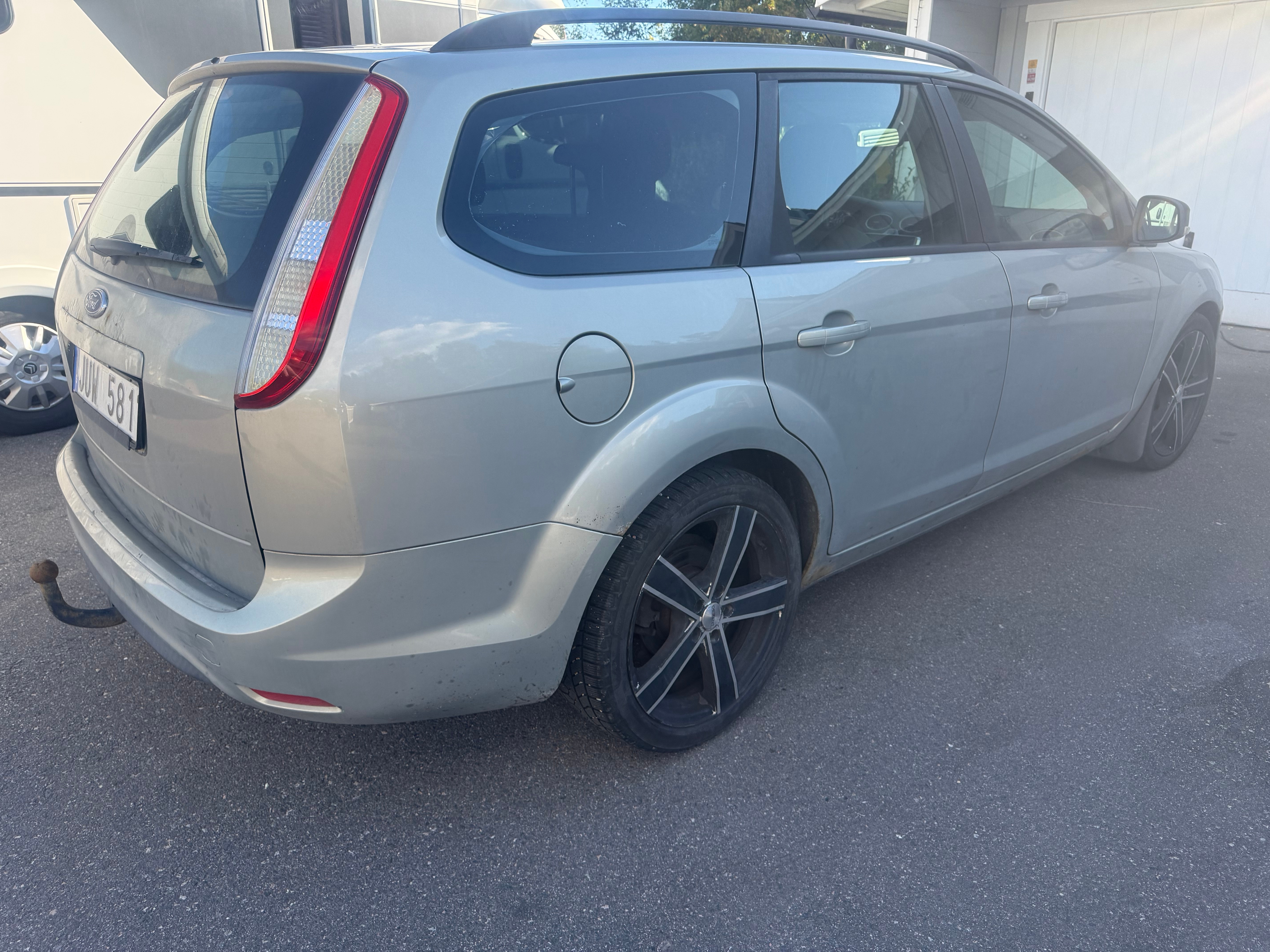 Ford Focus Kombi 1.6 TDCi Manuell 2009, photo 3/4