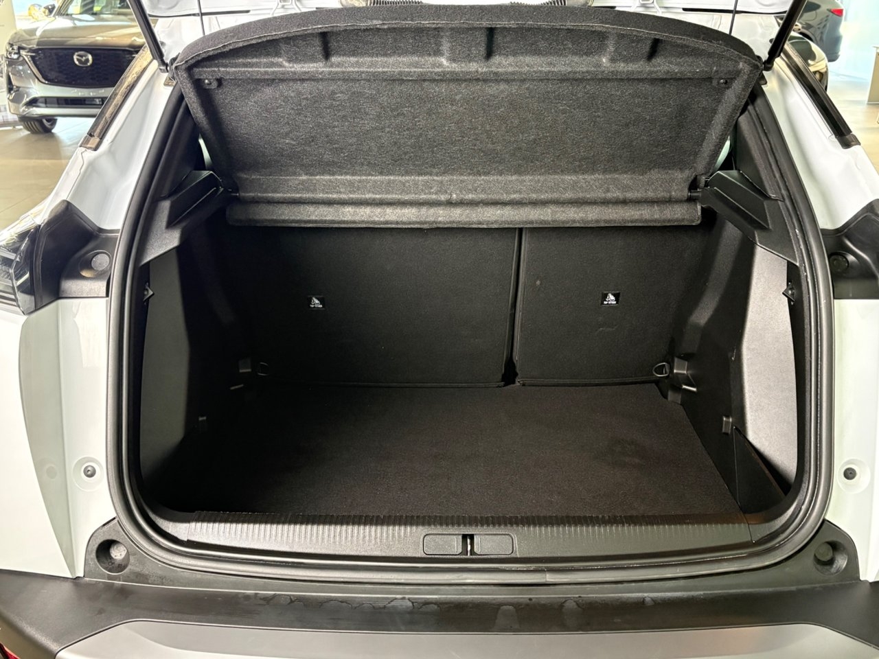 Peugeot 2008 Hybrid 145hk Allure 2025, bild 6/10