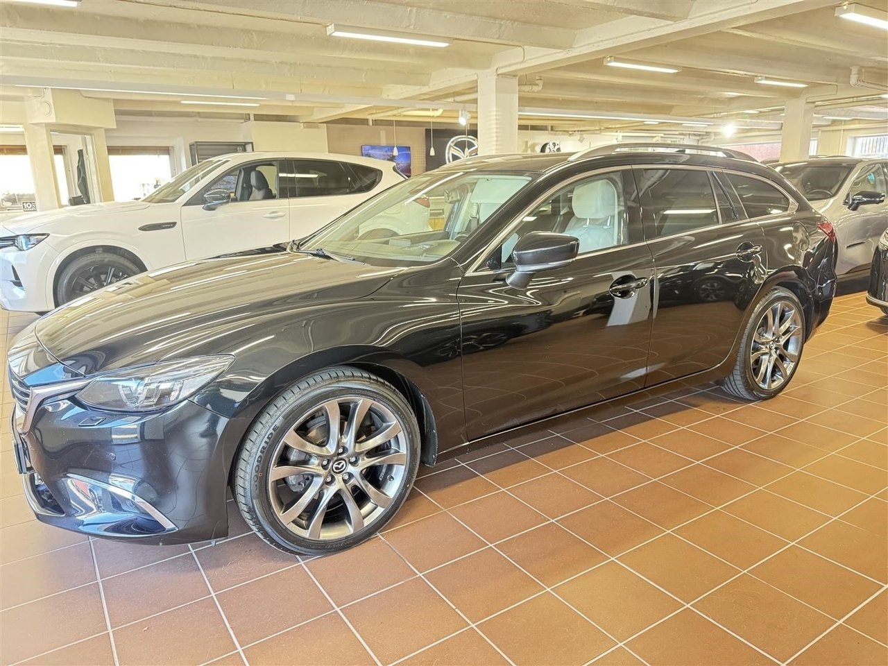 Mazda 6 Wgn Optimum AWD 175hk aut 2016, kuva 2/8