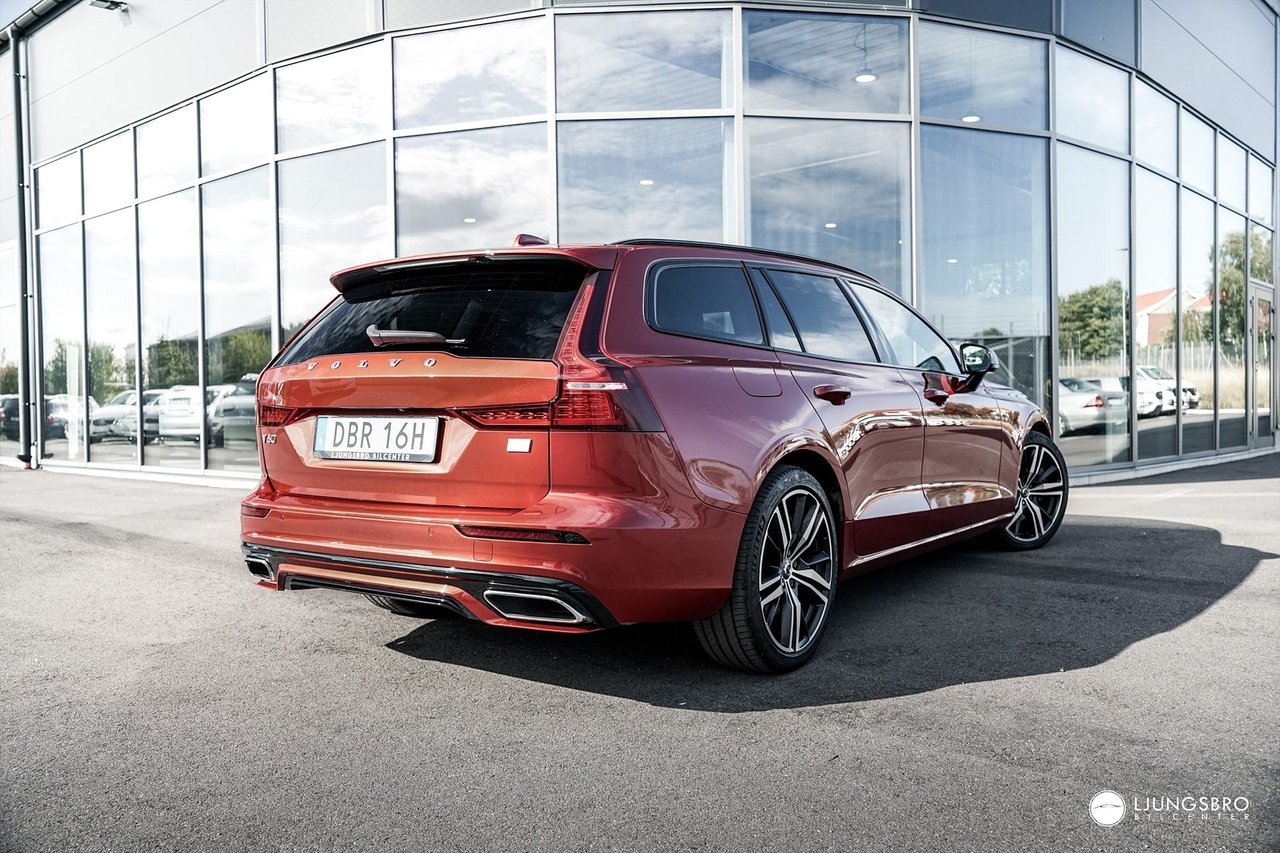 Volvo V60 2021, photo 2/10