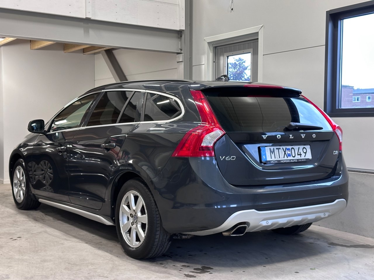 Volvo V60 D2 Powershift Momentum 2013, kuva 4/10