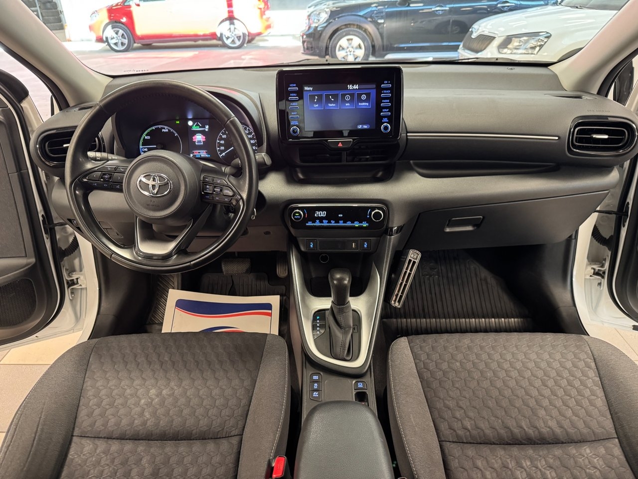 Toyota Yaris Hybrid CVT 116 Hk 2023, bild 4/10