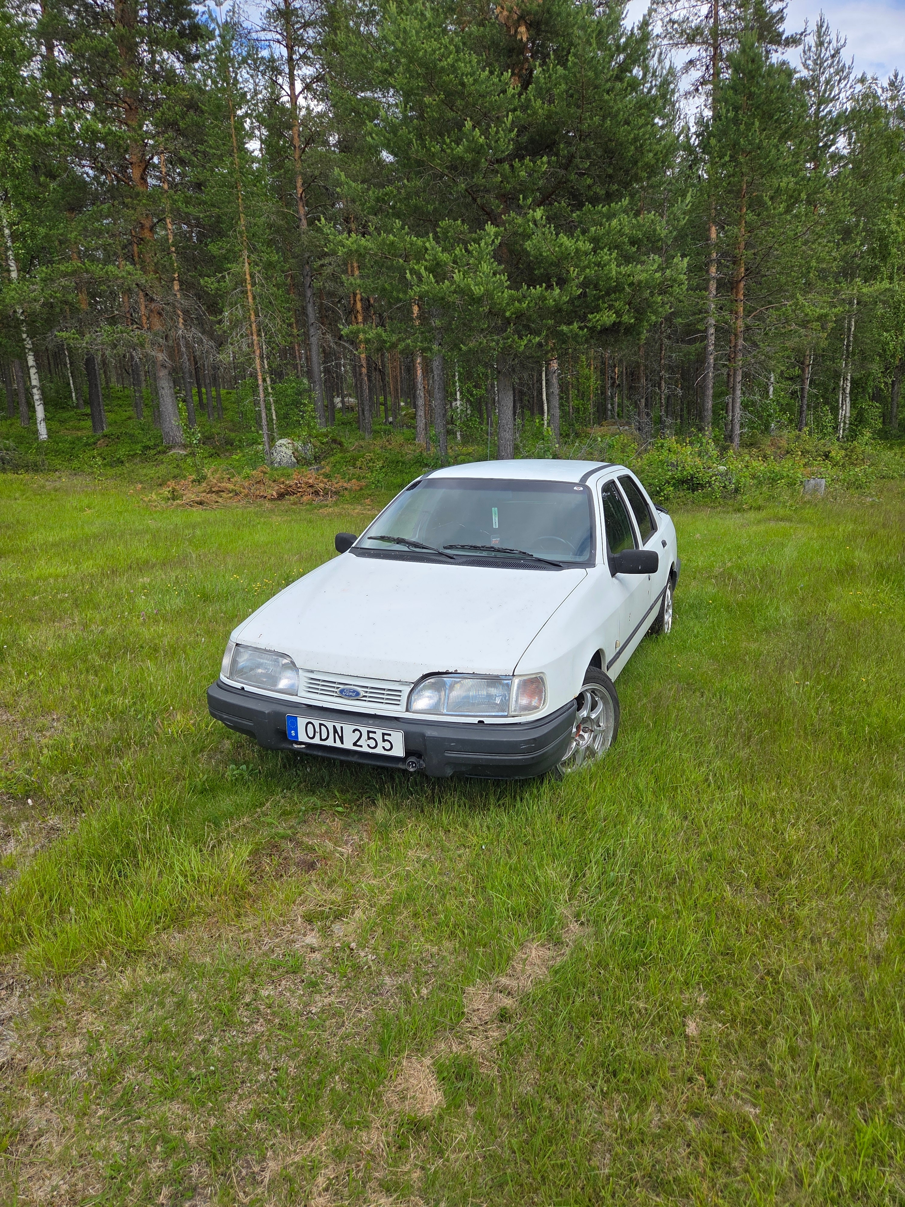 Ford Sierra Sedan 2.9 V6 Manuell 1989, kuva 2/5