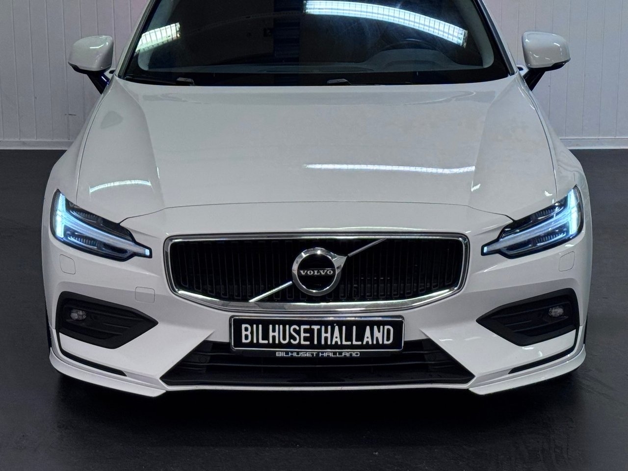 Volvo V60 2021, photo 4/10