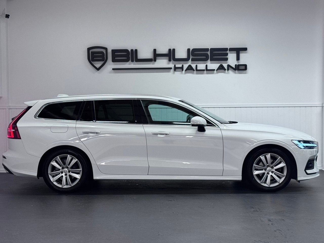 Volvo V60 2021, photo 6/10