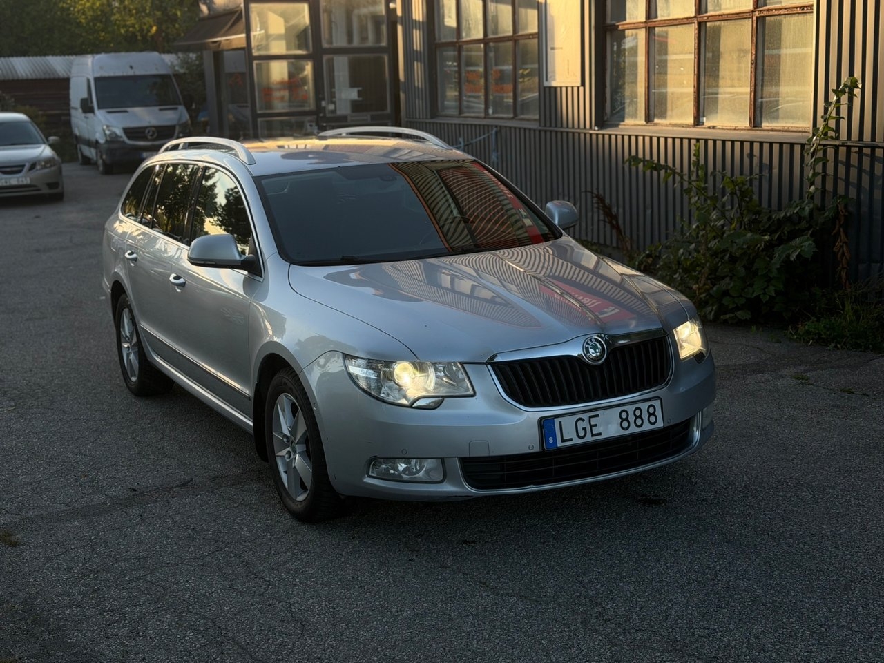 Skoda Superb 2011, bild 3/8