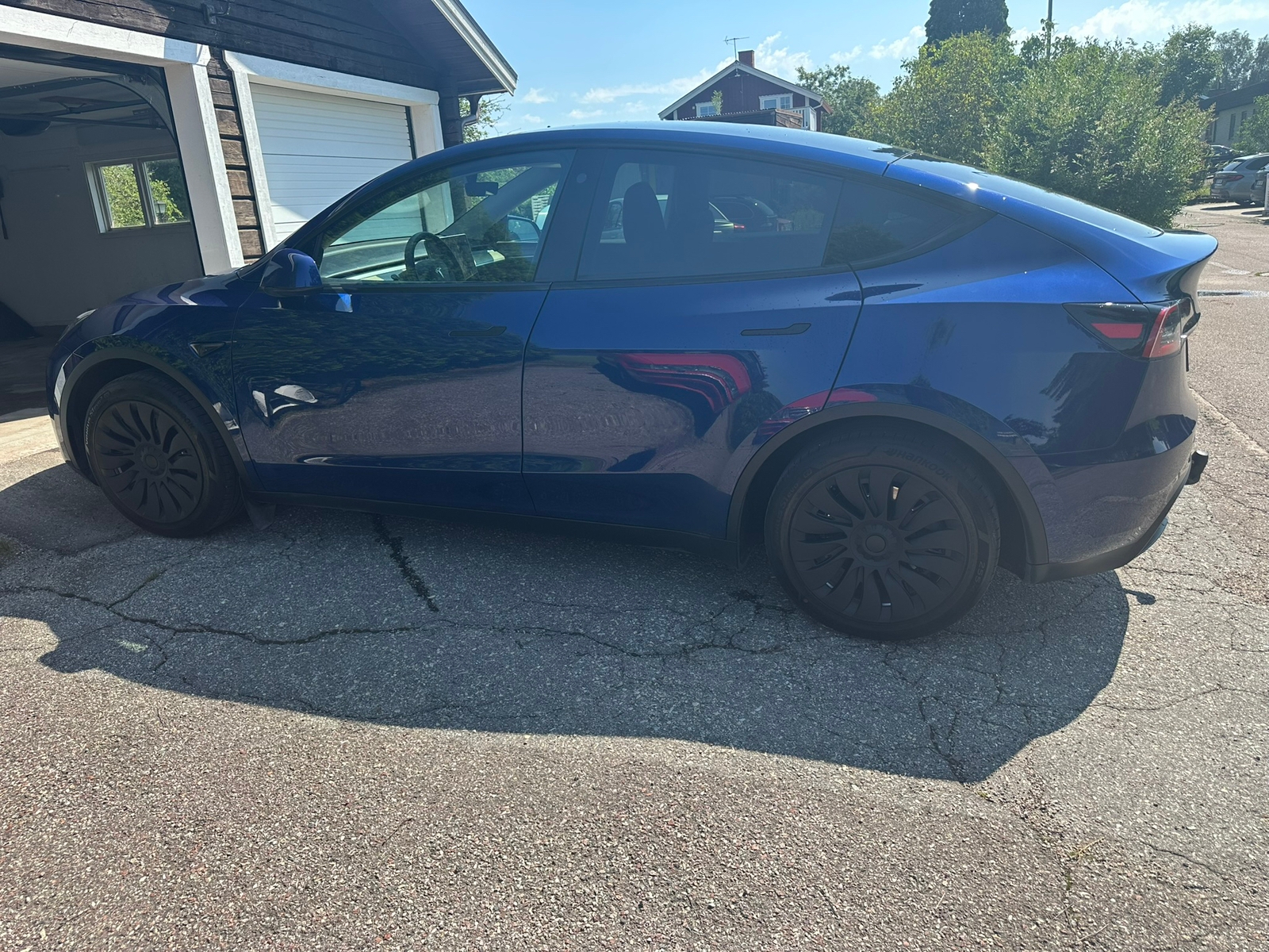 Tesla Model Y Standard Range RWD 2023, bild 2/4