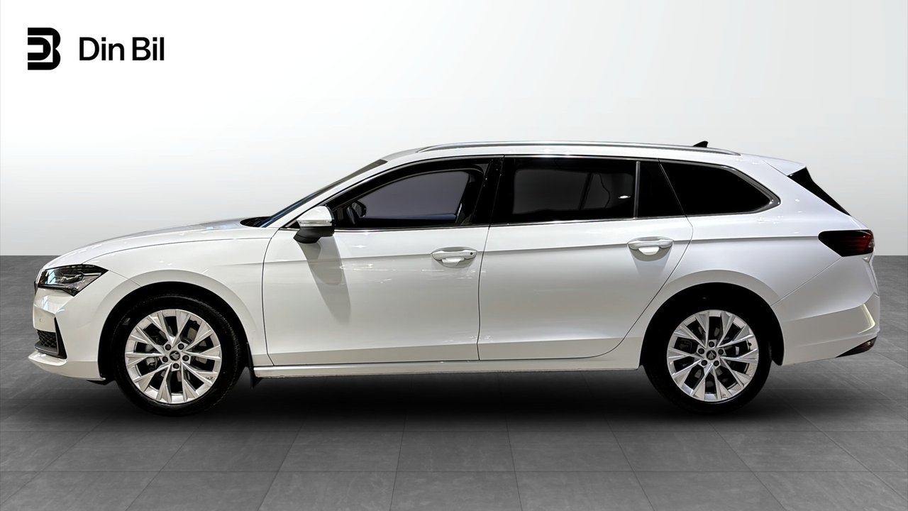 Skoda Superb 2026, photo 2/12