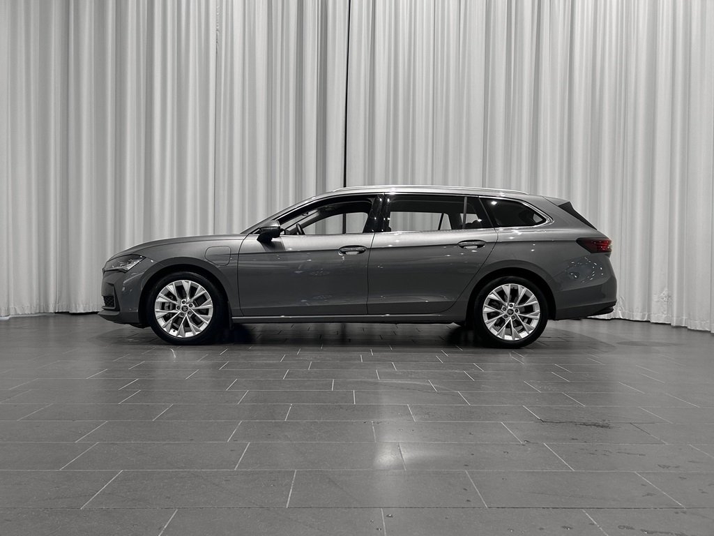 Skoda Superb Combi iV 204hk DSG 2025, photo 2/10