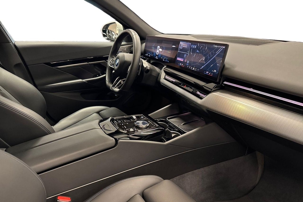 BMW 530 e xDrive Touring M-Sport 2025, bild 6/10