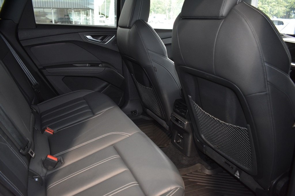 Audi Q4 e-tron e-tron 45 quattro 195 kW 2023, bild 5/7