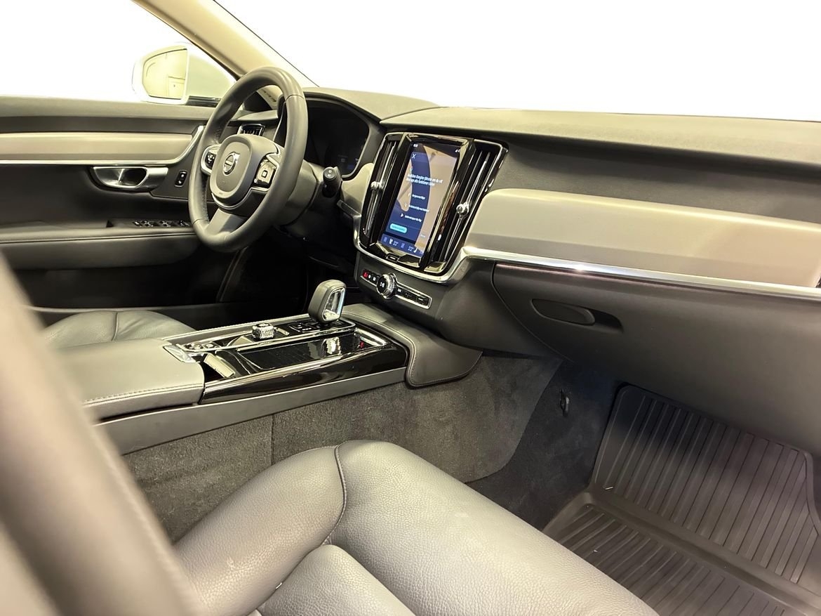 Volvo V90 Recharge T6 Core Edition 2024, photo 4/14