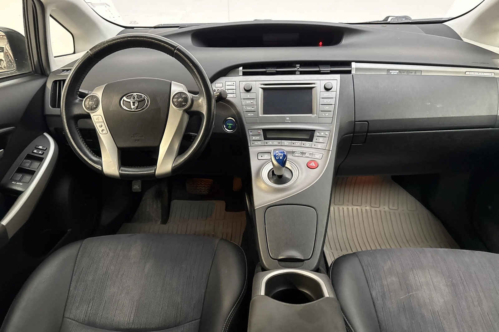 Toyota Prius Plug-in Hybrid 2012, kuva 6/10