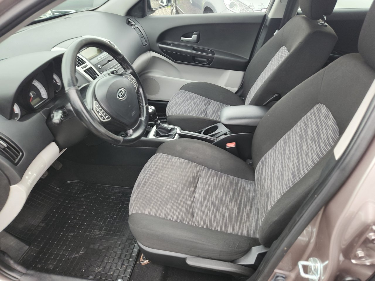 Kia Ceed cee'd_sw 1.6 CRDi EX Euro 4 2009, bild 5/5